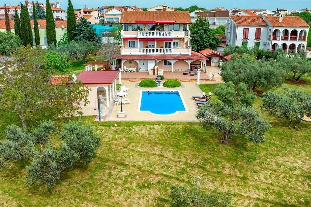 Villa Mara Peroj 0*,