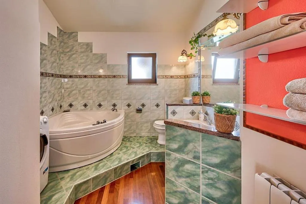 Villa Mara Peroj Apartment